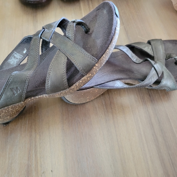 Merrell flip flops Womens Size 9 - Picture 1 of 6